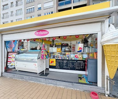 Handelspand met frontaal zeezicht in Blankenberge (82m²)