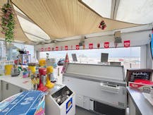 Handelspand met frontaal zeezicht in Blankenberge (82m²)