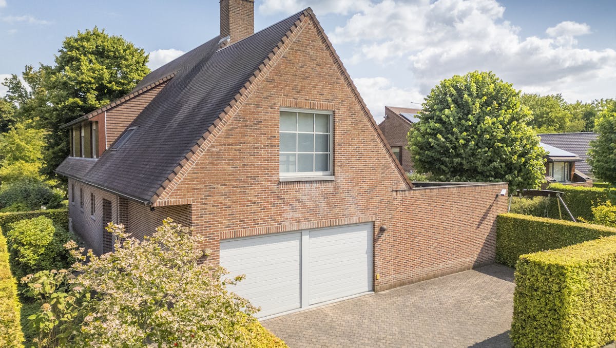 Unieke villa met binnenzwembad te koop op een toplocatie in Kortrijk!