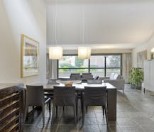 Stijlvolle stadswoning met handelspand te koop in hartje Maaseik