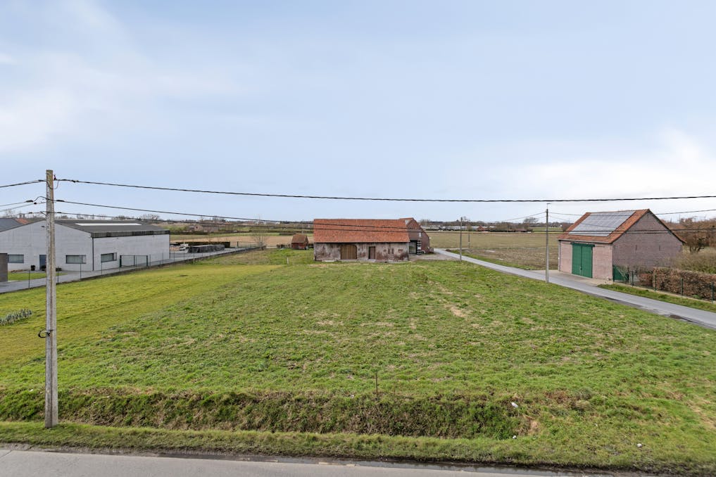 Ruim en strategisch gelegen perceel bouwgrond in Roeselare