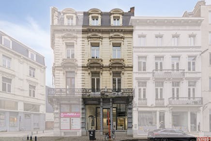 Handelspand met woonst te huur Gent