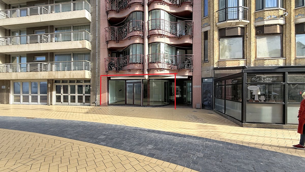 Handelsruimte te huur in de Zeelaan te De Panne.