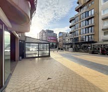 Handelsruimte te huur in de Zeelaan te De Panne.