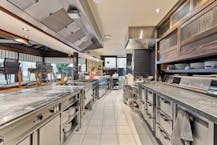 Opbrengsteigendom bestaande uit handelsgelijkvloers en 4 appartementen te Brugge