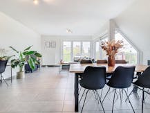 Dakappartement met 2 slaapkamers en terras te Roeselare.