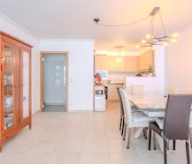 Instapklaar 2-slaapkamerappartement met terras in Oostende