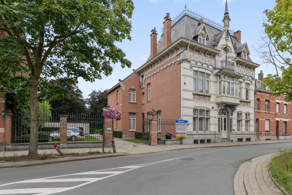 Karaktervol kantoorpand te koop in Terhagen