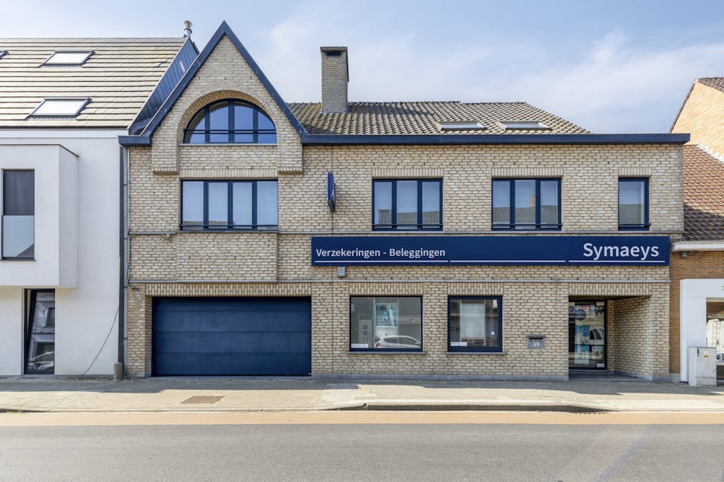 Handelspand (95 m²) met woonst (285 m²) te koop