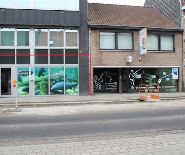 Handelspand te huur van ca. 200 m² met loods in Roeselare