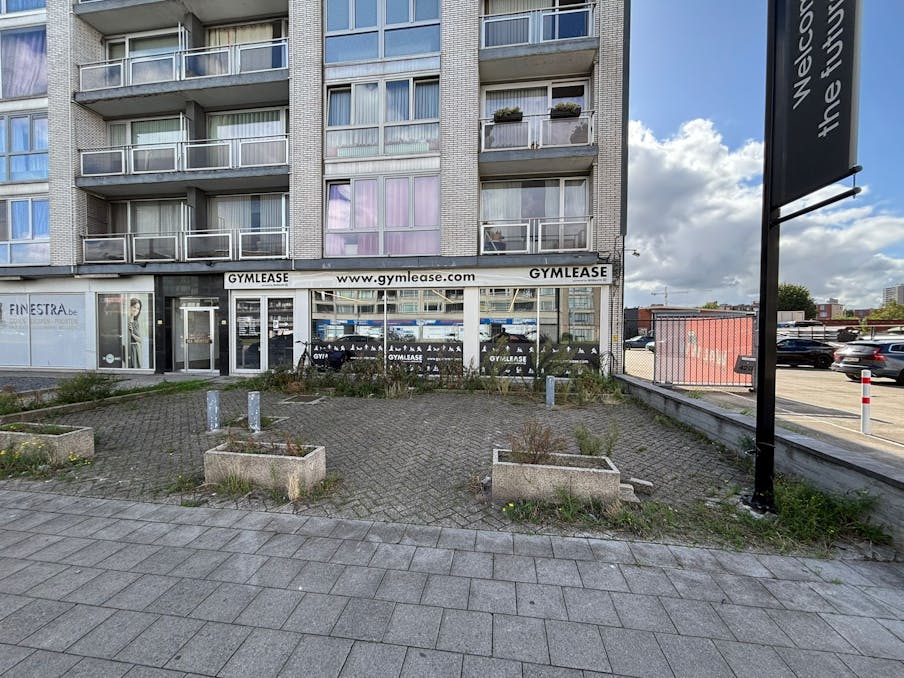 Handelsgelijkvloers van +- 559m² te Deurne 