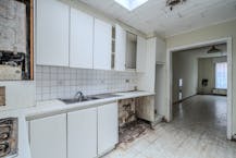 Te renoveren woning met 4 slaapkamers te Oostende