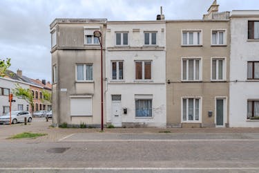 Te renoveren woning met 4 slaapkamers te Oostende