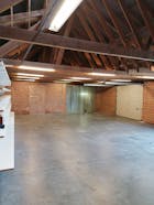 Magazijn te huur van ca. 180 m² nabij Rijksweg in Roeselare