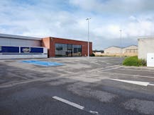 Centraal gelegen instapklare baanwinkel te Middelkerke