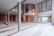 Handelsgelijkvloers te koop op topligging in Kortrijk