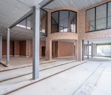 Handelsgelijkvloers te koop op topligging in Kortrijk