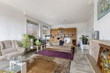 Lichtrijk hoekappartement met garage te koop in Sint-Michiels