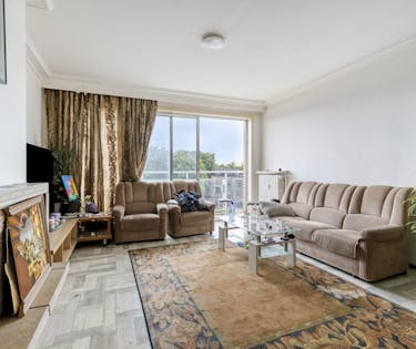 Lichtrijk hoekappartement met garage te koop in Sint-Michiels