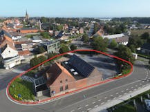 Handelspand met woonst op rondpunt in Westrozebeke