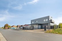 Bedrijfsgebouw met appartement op ca. 1.780m² in Lichtervelde