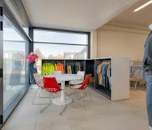 Bedrijfsgebouw met appartement op ca. 1.780m² in Lichtervelde
