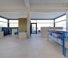 Bedrijfsgebouw met appartement op ca. 1.780m² in Lichtervelde
