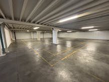  Magazijn met mezzanine te huur in Kuurne