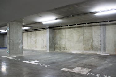 Parking souterrain à vendre en face de la gare de l'Ouest!