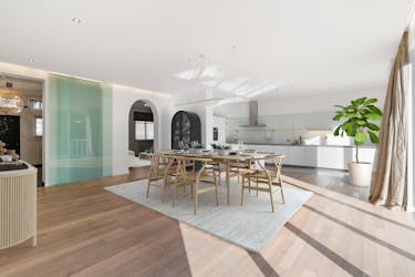 Huis te Ukkel met 7 slaapkamers en ruime tuin