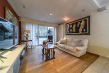 Huis met winkel, atelier en garages te koop in regio Diksmuide