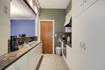 Ruim huis te koop Merksem met garage en zonnige tuin