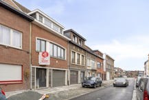 Ruim huis te koop Merksem met garage en zonnige tuin