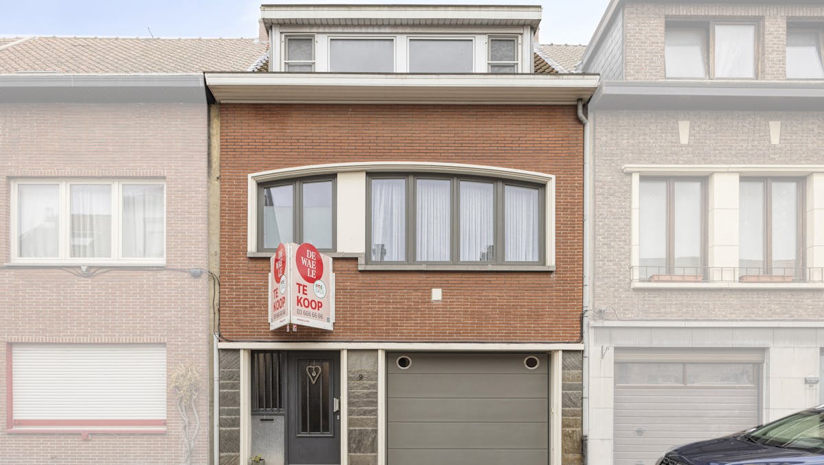 Ruim huis te koop Merksem met garage en zonnige tuin