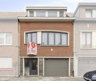 Ruim huis te koop Merksem met garage en zonnige tuin