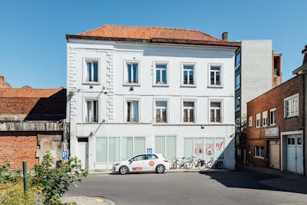 Handelspand met woonst te koop Kortrijk