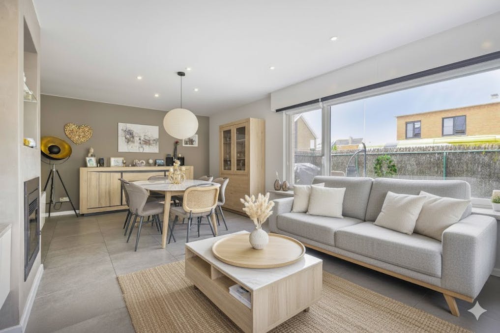 Instapklaar huis met 4 slaapkamers en garage te Assebroek 