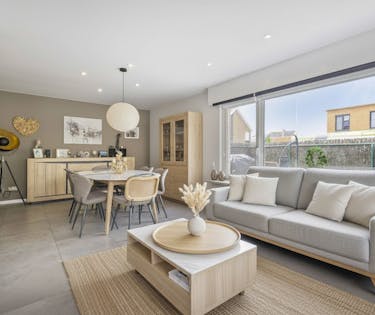 Instapklaar huis met 4 slaapkamers en garage te Assebroek