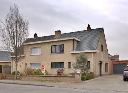Recent gerenoveerd (°2020) huis te koop met 3 slaapkamers, garage en tuin in Sint-Michiels op 364m²