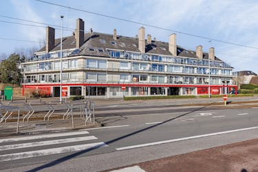 Handelsruimte met veel potentieel te huur te Koksijde-bad.