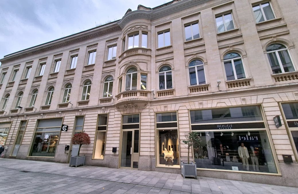 Modern handelspand (177 m²) te huur in centrum Gent
