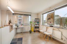 Opbrengsteigendom met kantoor en appartement