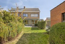 Halfopen huis te koop in Ieper met 4 kamers, tuin en garage