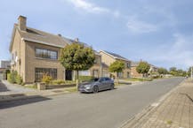 Halfopen huis te koop in Ieper met 4 kamers, tuin en garage