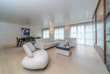 Riante woning met handelsgelijkvloers te koop in het centrum van Veurne.