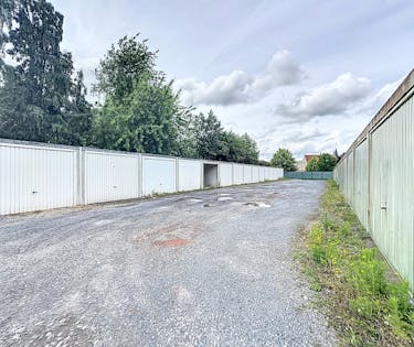 Opbrengsteigendom: garageboxen te koop in Sint-Eloois-Vijve