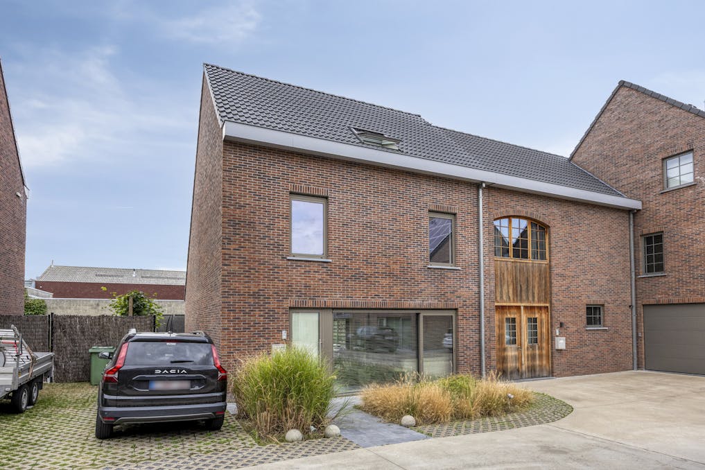 Lichtrijke gezinswoning met 4 slaapkamers te koop in Lauwe!