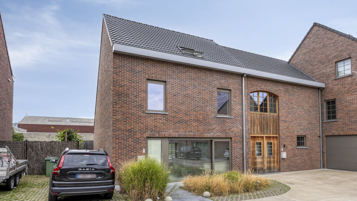 Lichtrijke gezinswoning met 4 slaapkamers te koop in Lauwe!