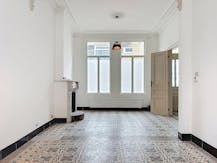 Woning met 4 slaapkamers en zonnige stadskoer te Roeselare