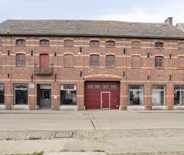 Ruim gebouw te koop in Vlamertinge